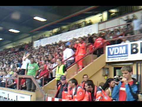 F1 SuS Niederschelden mit den Sportfreunden Siegen (Einlaufen) 26.08.2011