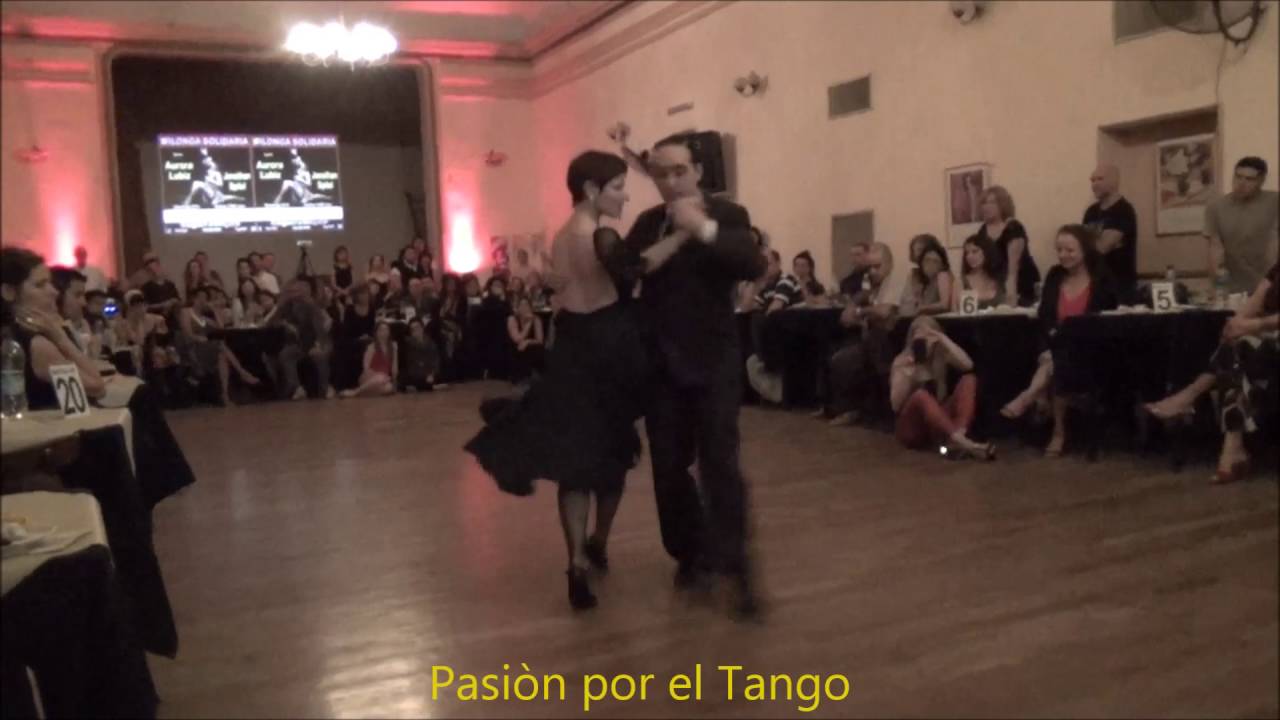 AURORA LUBIZ y JONATHAN SPITEL Bailando el Tango REMOLINO en la Milonga SOLIDARIA