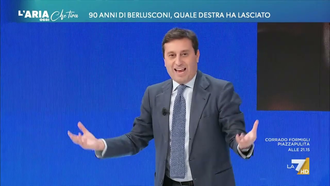 In esclusiva Antonello Caporale mostra la celebre sedia di Travaglio spazzolata da Berlusconi: ...
