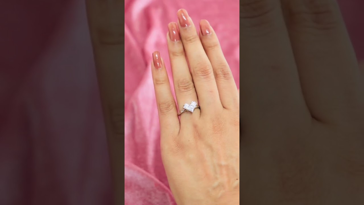 Capture hearts & catch eyes with our exquisite silver rings collection!