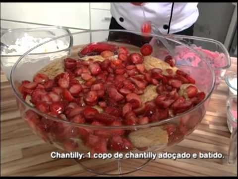 Mulher.com 28/08/2012 - Pavê sensação de morango