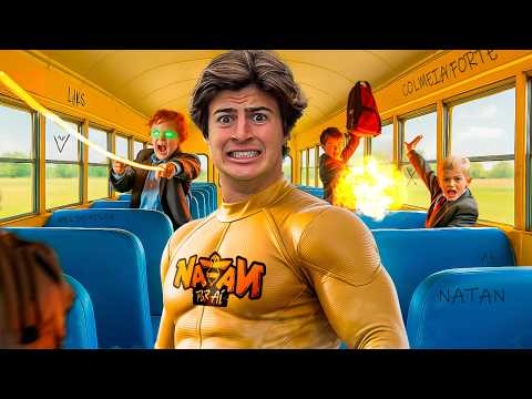 ENTREI EM UMA ESCOLA DE SUPER-HERÓIS E VILÕES!