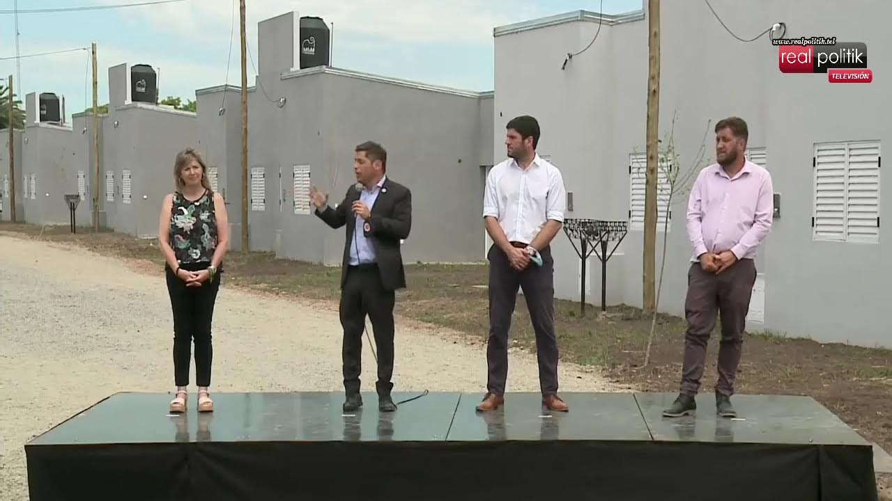 Kicillof encabezó la entrega de 57 viviendas del IVBA en Ayacucho