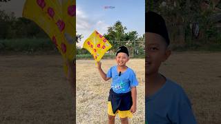 Download lagu BAHRONI FLYING A CUTE AND UNIQUE KITE #kites #trending #shorts mp3 Download lagu BAHRONI FLYING A CUTE AND UNIQUE KITE #kites #trending #shorts mp3
