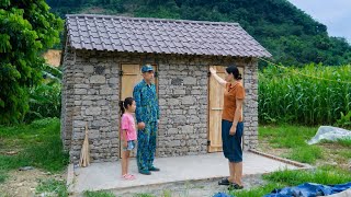 Download lagu A desperate veteran receives a house from an elderly woman: The shocking secret behind it. mp3