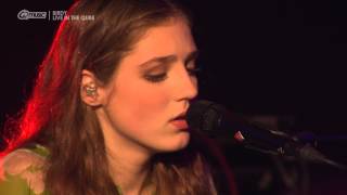 Birdy - 'Skinny Love' (live in the Qube) // Q-music