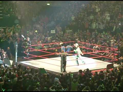 Shawn Michaels & Triple H's DX Ring Entrance At The O2 Arena In London 11/11/2009