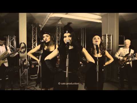 The Swinging Sisters - Young And Beautiful