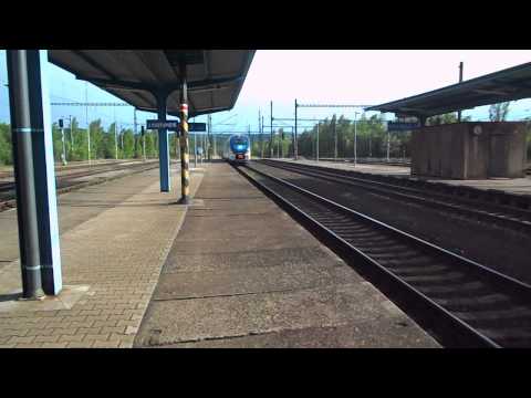 Příjezd vlaku Os 7371 (ČD 844.001) - Nové Sedlo u Lokte, 19. 5. 2013