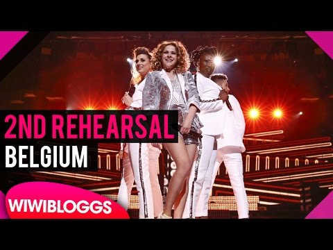 Second rehearsal: Laura Tesoro “What’s The Pressure?” (Belgium) | wiwibloggs