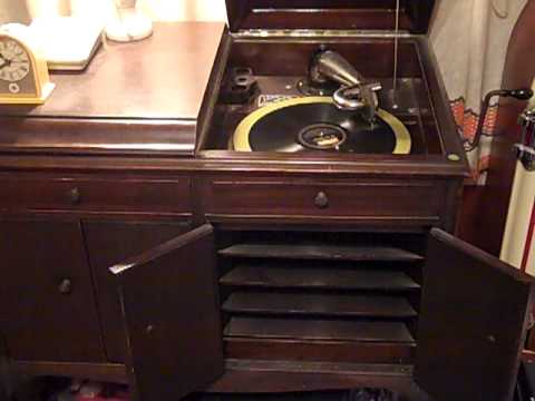 ARTHUR GIBBS AND HIS GANG - BEALE STREET MAMMA - ROARING 20'S VICTROLA.MP4