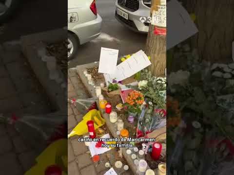 Vecinos ponen un altar enfrente de la casa donde vivió Maricarmen más de 70 años #Antena3Noticias