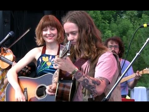 Molly Tuttle & Billy Strings "Billy in the Lowground" Grey Fox 2019