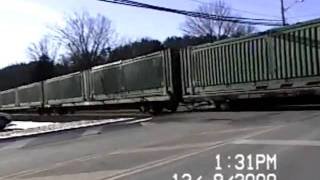 preview picture of video 'City of Kingston Railfan - CSX AC6000CW 5006 Saugerties NY 12/2000'