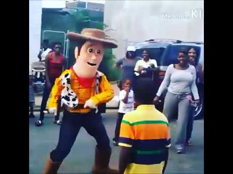 Woody dance battle
