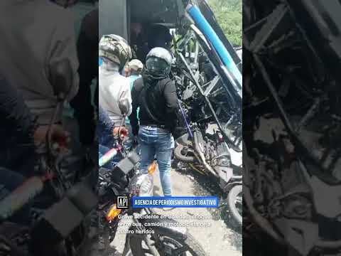 Grave accidente en Soledad: choque entre bus, camión y motocicleta deja cuatro heridos