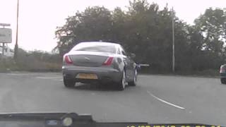 preview picture of video 'FL59 KHM approaches the roundabout in the wrong lane at Evesham'