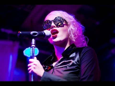 IZES - A CROWD OF CLOWNS LIVE