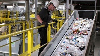 Download the video "Recycling plastics – Resource efficiency with an optimized sorting method"