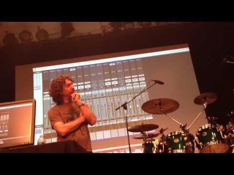 Simon Phillips explains open handed