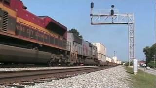 preview picture of video 'KCS Southern Belle SD70ACe leading NS 220 on the east end'