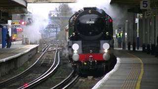 preview picture of video '1Z82 Clan Line Passes Woking with the VSOE Luncheon Special 20/1/12'