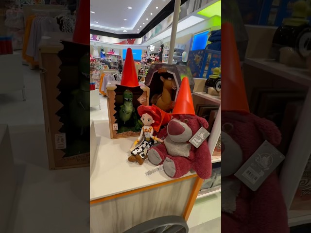 Vídeo relacionado con Nistio Toy Story - Impresiones en acuarela, decoración de pared de Toy Story, Woody, Buzz, Mr. Potato Head & más, juego de 6, 8 x 10 pulgadas (sin marco)