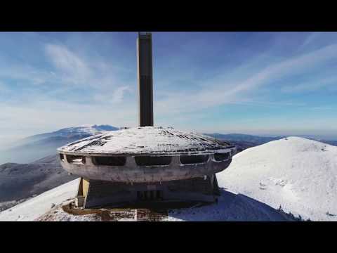 Vue drone du monument de Buzludzha