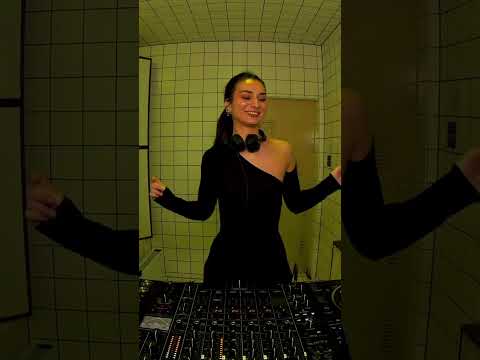 Carla Schmitt at HÖR Berlin. Full set’s up in our library!