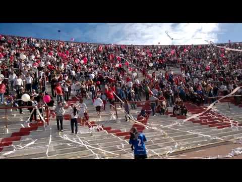 "papelazo y globazo de recibimiento del globo contra Banfield!!" Barra: La Banda de la Quema • Club: Huracán