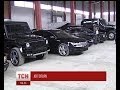 Активісти «Правого сектору» знайшли покинутий склад ексклюзивних авто 