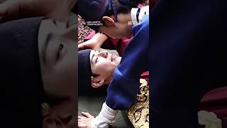 Download lagu BTS the chef pins the king to the ground #BonAppetitYourMajesty #Netflix mp3