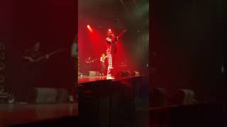 Mondo Marcio canta &quot;Leggenda Urbana&quot; al Fabrique di Milano