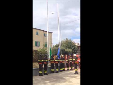 L'alzabandiera dei Vigili del Fuoco a Saline di Volterra