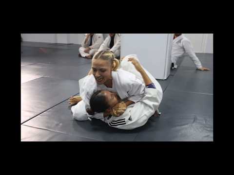White Belt BJJ vs Brown Belt Judo Grappling Match | Women's Intense Match ! | DuelMat BJJ Tournament