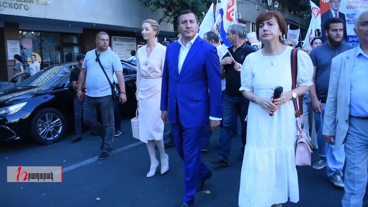 Տիգրան Արզաքանցյանը և համակիրները երթ և հանրահավաք են անում