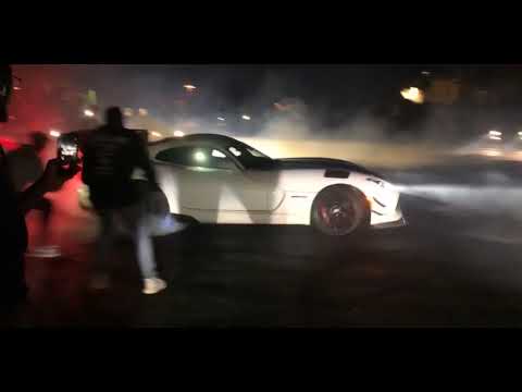 FLAME SPITTING DODGE VIPER ACR DOING DONUTS