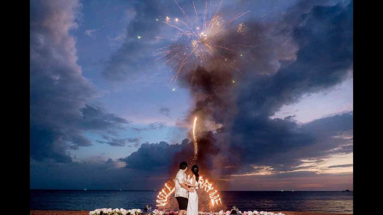 Đề xuất hôn nhân trong mơ tuyệt đẹp với pháo hoa ở Phuket, Thái Lan bởi kinh nghiệm bespoke Thái Lan
