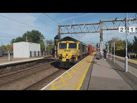 Freightliner 66508 passes P2 at Shenfield (13/10/2018)