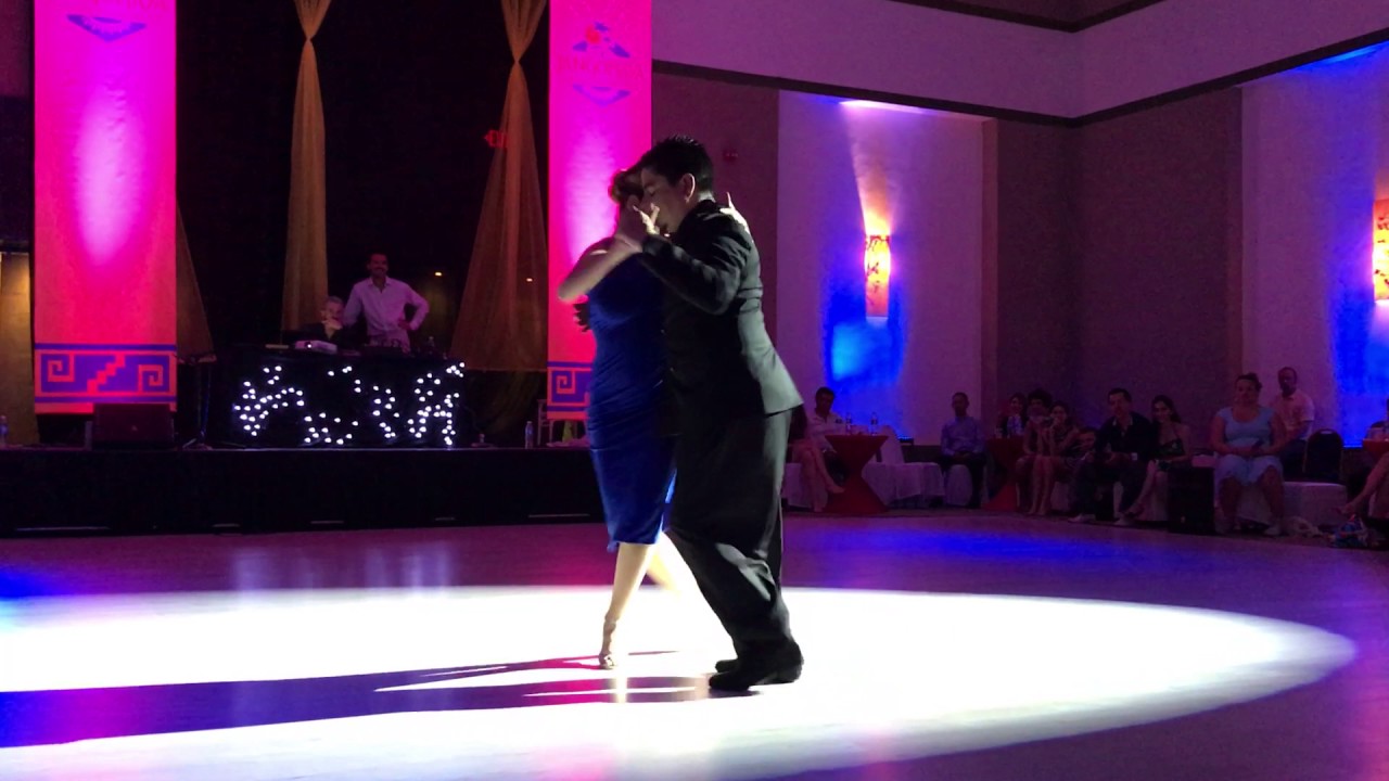 Carlos Espinoza & Noelia Hurtado