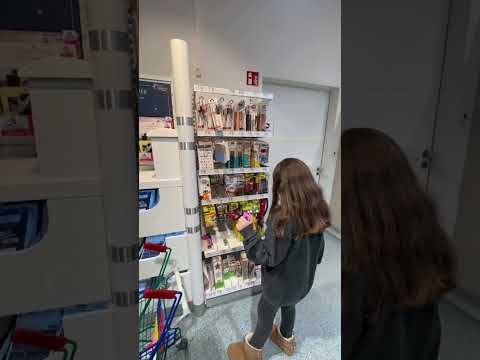 Nisa gets my card😭