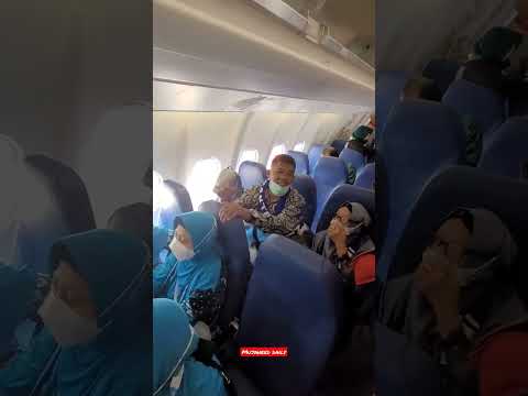 , title : 'Suasana kabin Pesawat Lion Air terbesar JT102 ketika mendarat di Madinah'