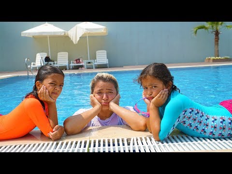 Mommy is learning to swim - Fun Kids Video