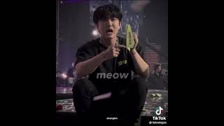 Download lagu SKZ reacting to paper planes :( mp3