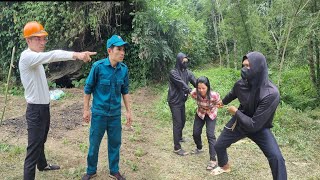 The poor single girl was in danger. The engineer was worried and tried every way to save her.