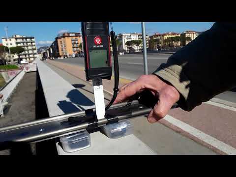 Firenze e le strade colabrodo. Noi abbiamo misurato la profondità delle buche