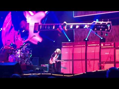 Moore Music of Evansville - Aerosmith "Cryin" Live 6/24/15
