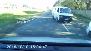 Taxis playing chicken 2016-11-28 7:00 AM Woodmead, Johannesburg (Eastern Service Road)