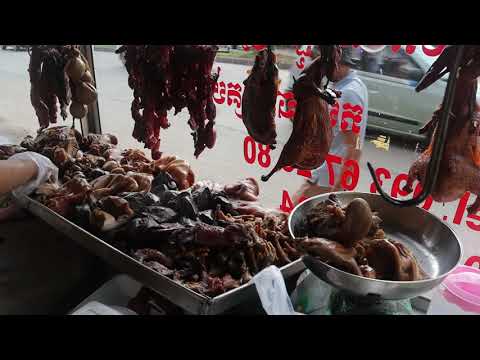 Wow! Yummy ! Braised Pork Organs and roast pork on Street Food