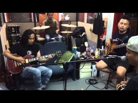 'En Ronald Moore' live at The Loteng Studio by Pretty Ugly. This was our 1st single back i